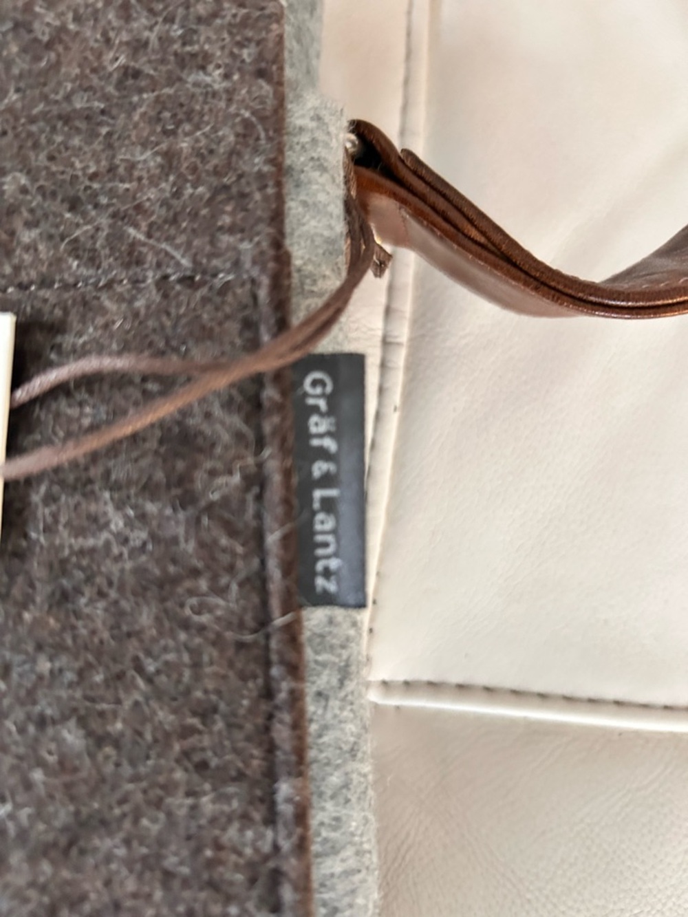Graf Lantz NWT Merino Wool Felt Messenger Bag Gray Brown Leather Strap
NWT - Picture 6 of 6